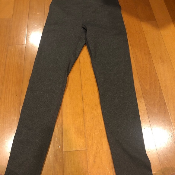 Fabletics leggings - Picture 3 of 3